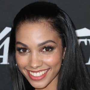 Corinne Foxx Headshot 4 of 7