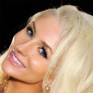 Courtney Stodden Headshot 6 of 7