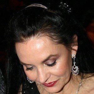 Crystal Gayle - Bio, Family, Trivia | Famous Birthdays