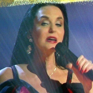 Crystal Gayle - Bio, Family, Trivia | Famous Birthdays