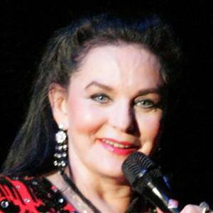 Crystal Gayle Headshot 2 of 4