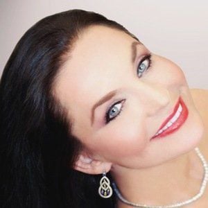 Crystal Gayle Headshot 3 of 4