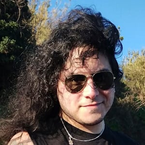 Cuevagamerchile Headshot 2 of 3