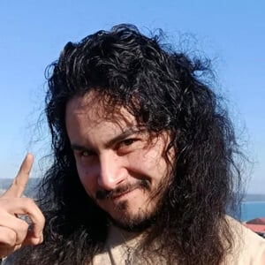 Cuevagamerchile Headshot 3 of 3