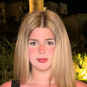 Zeina Batayneh Headshot 4 of 5