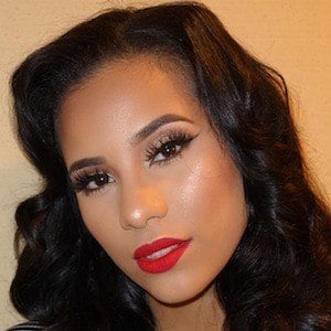 Cyn Santana Headshot 6 of 8