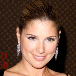 Daisy Fuentes Headshot 8 of 10