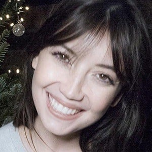 Daisy Lowe Headshot 2 of 8