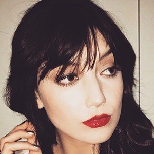 Daisy Lowe Headshot 4 of 8