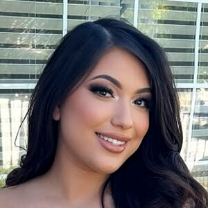 Daisy Reyes Headshot 3 of 6