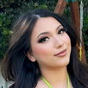 Daisy Reyes Headshot 4 of 6