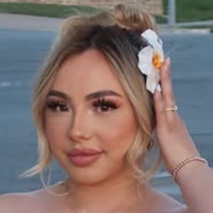 Daisy Sanchez Headshot 7 of 10