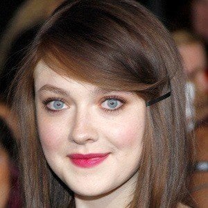 Dakota Fanning at age 18