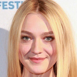 Dakota Fanning Headshot 9 of 9