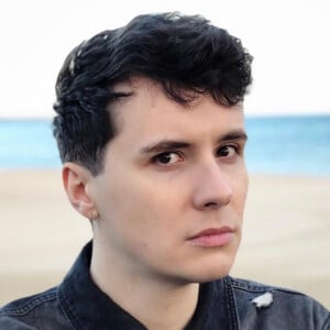 Daniel Howell at age 27