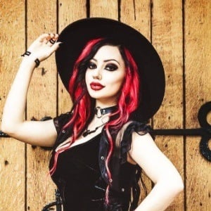 Dani Divine - Age, Family, Bio | Famous Birthdays