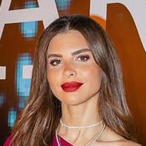 Dania Elbanawy Headshot 5 of 6