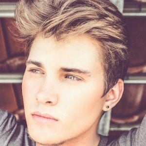 Daniel Peter Headshot 4 of 10