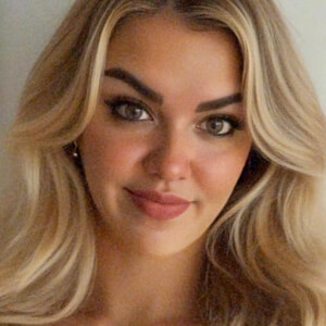 Daniela Segura Headshot 4 of 4