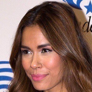 Daniella Alonso Headshot 5 of 8