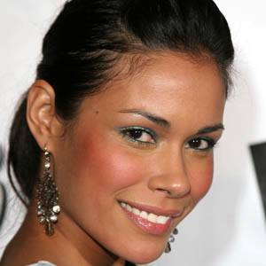 Daniella Alonso Headshot 6 of 8