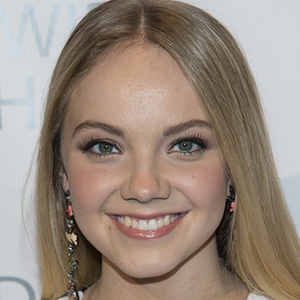 Danielle Bradbery Headshot 7 of 7