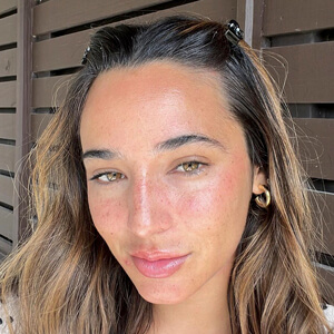 Danila Vassallo Headshot 2 of 7