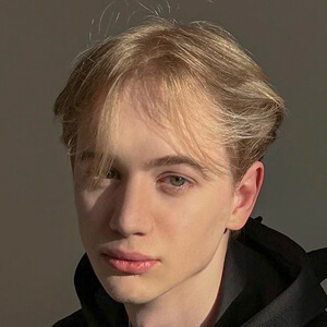 Dany Ku Headshot 4 of 5