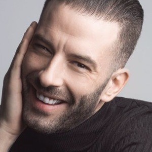 Darcy Oake Headshot 7 of 8