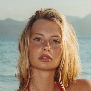 Darja Sobakinskaja Headshot 5 of 6