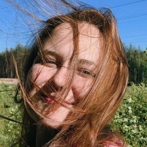 Darya Trufanova Headshot 7 of 10