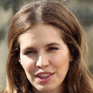 Dasha Zhukova - Bio, Family, Trivia | Famous Birthdays