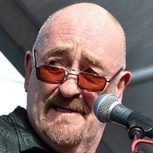 Dave Mason - Bio, Family, Trivia | Famous Birthdays