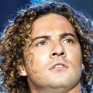 David Bisbal Headshot 4 of 7