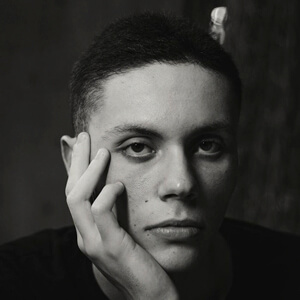 David Popovici Headshot 3 of 5