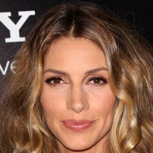 Dawn Olivieri - Bio, Family, Trivia Famous Birthdays
