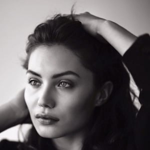 Dayna Frazer Headshot