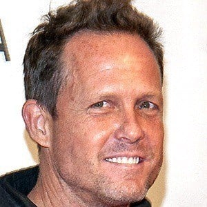 Dean Winters Headshot 4 of 10