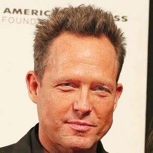 Dean Winters Headshot 8 of 10