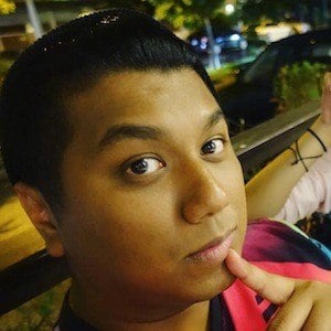 Dee Kosh Headshot 2 of 10