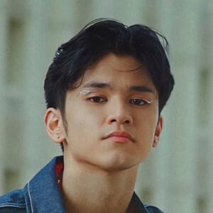 Derick Ong Headshot 2 of 6