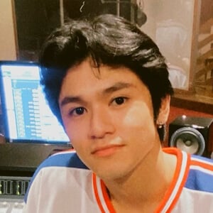 Derick Ong Headshot 4 of 6