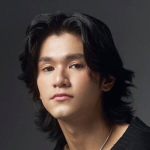 Derick Ong Headshot 5 of 6