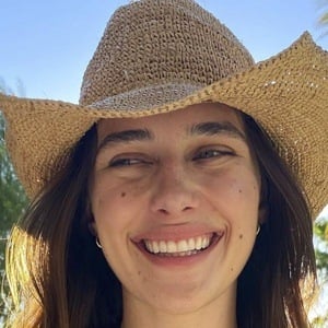 Devon Lee Carlson - Age, Family, Bio | Famous Birthdays