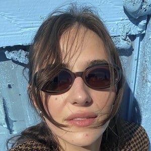 Devon Lee Carlson - Age, Family, Bio | Famous Birthdays