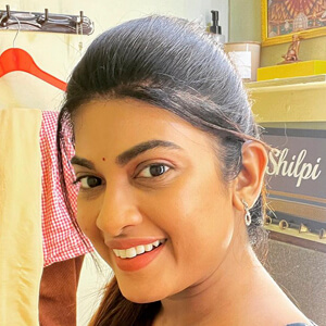 Dhanashri Kadgaonkar Headshot 5 of 6