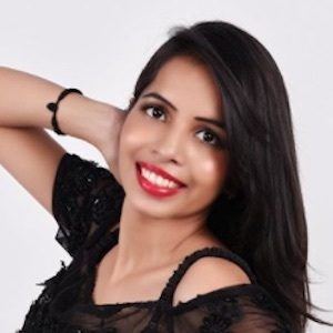 Dhinchak Pooja Headshot 2 of 10