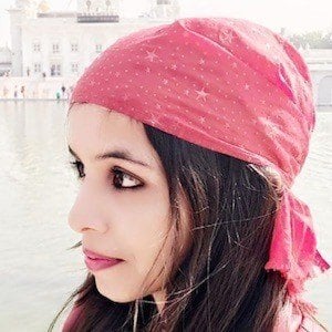 Dhinchak Pooja Headshot 6 of 10