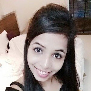 Dhinchak Pooja Headshot 7 of 10