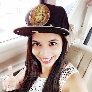 Dhinchak Pooja Headshot 8 of 10